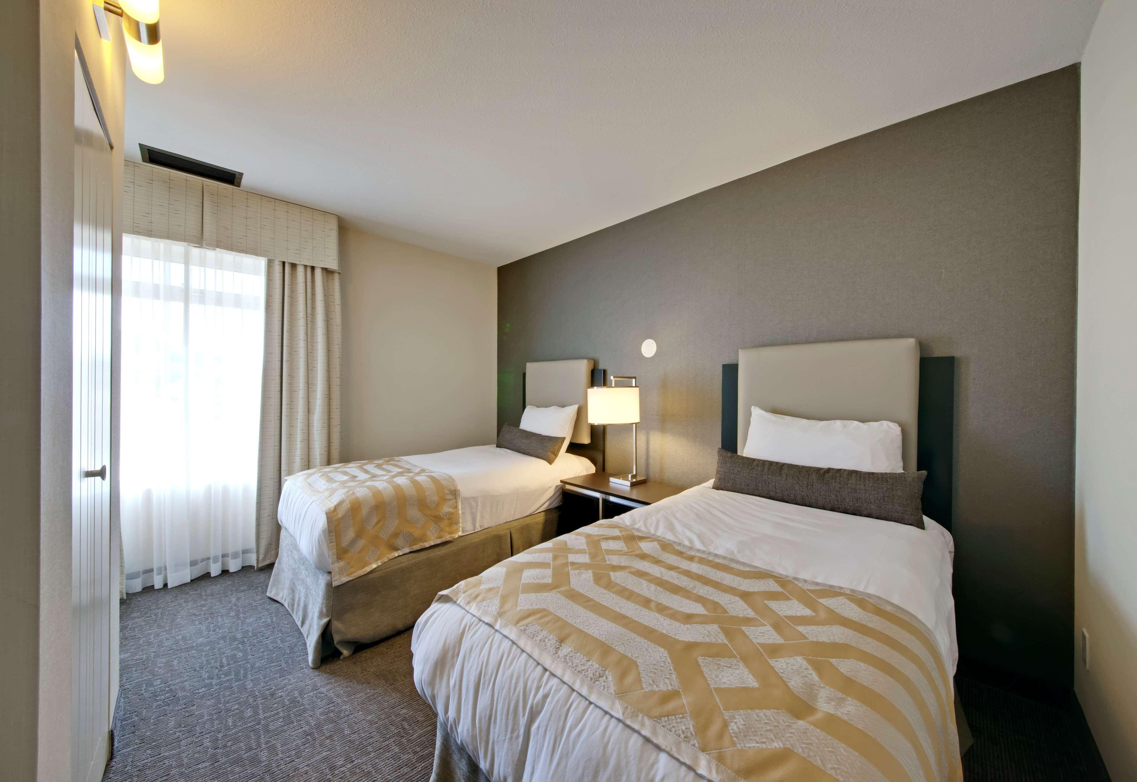 Coast Kamloops Hotel & Conference Centre Экстерьер фото