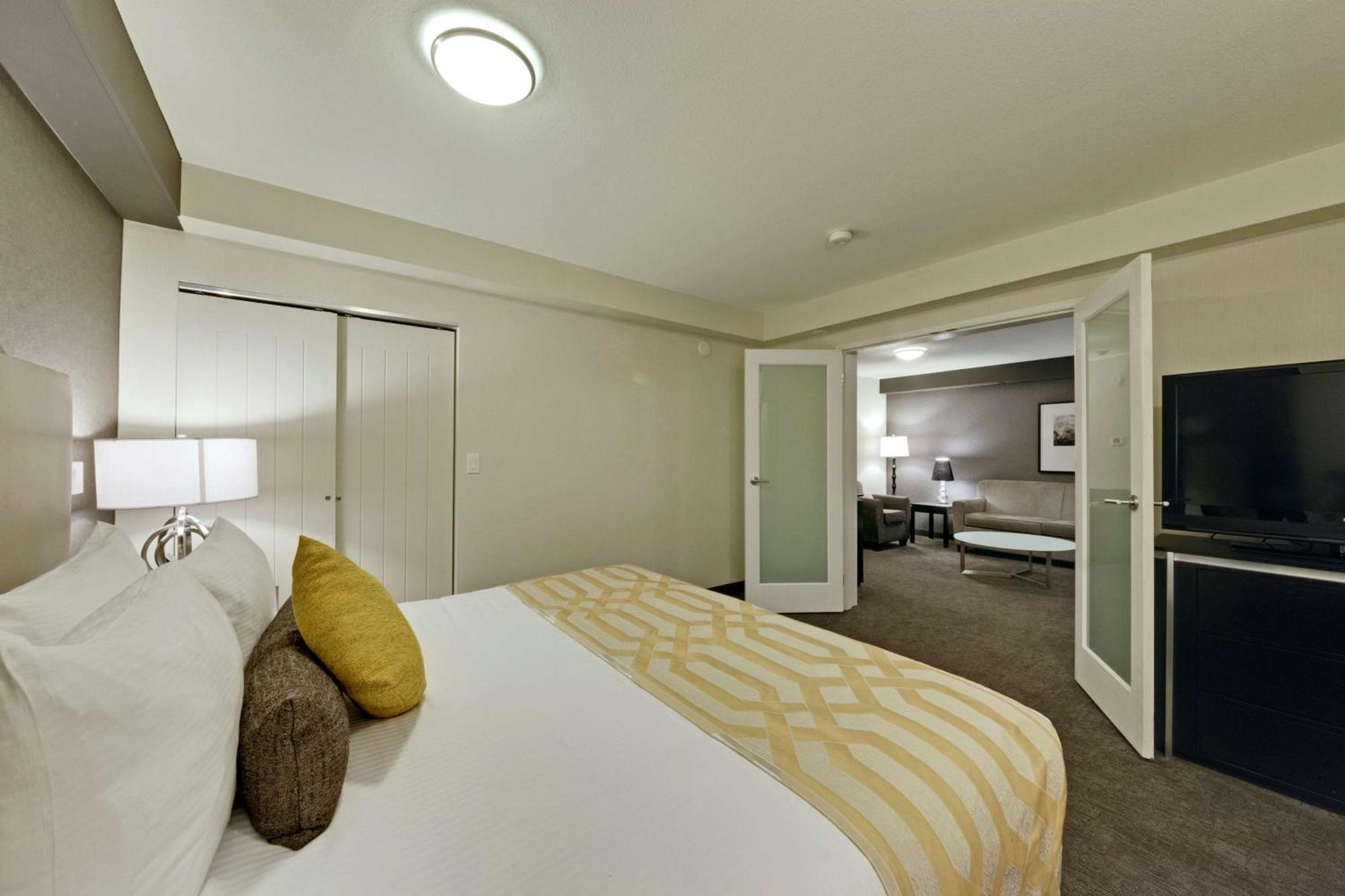 Coast Kamloops Hotel & Conference Centre Экстерьер фото
