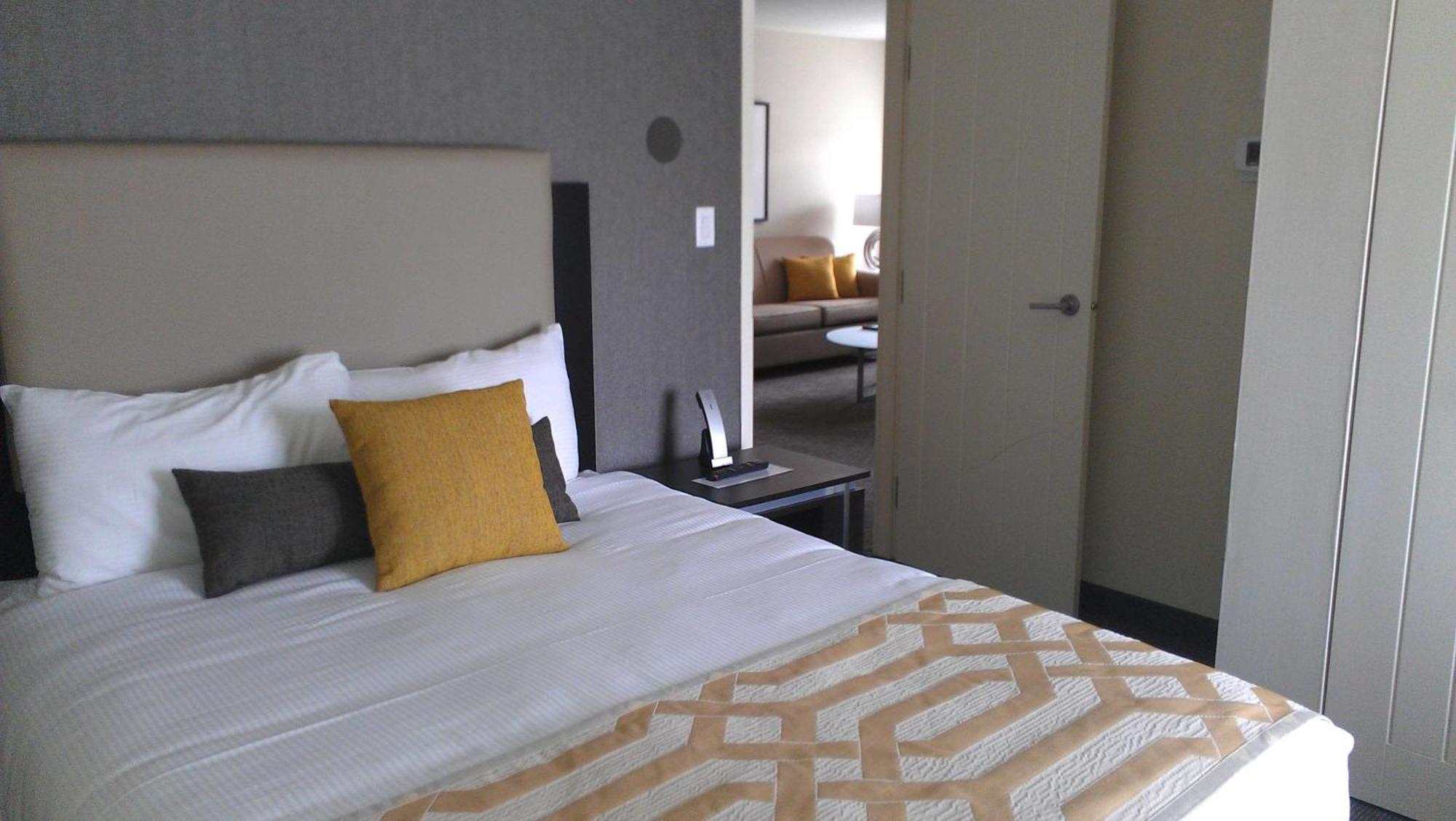 Coast Kamloops Hotel & Conference Centre Экстерьер фото