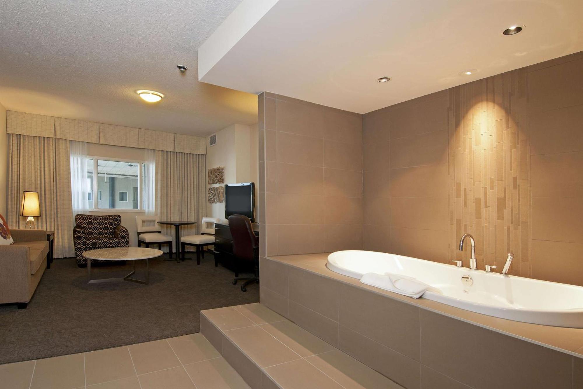 Coast Kamloops Hotel & Conference Centre Экстерьер фото