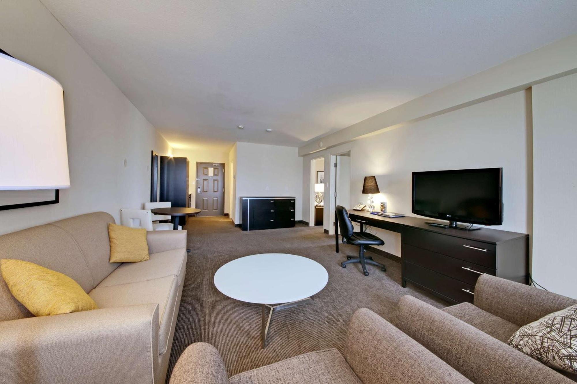Coast Kamloops Hotel & Conference Centre Экстерьер фото