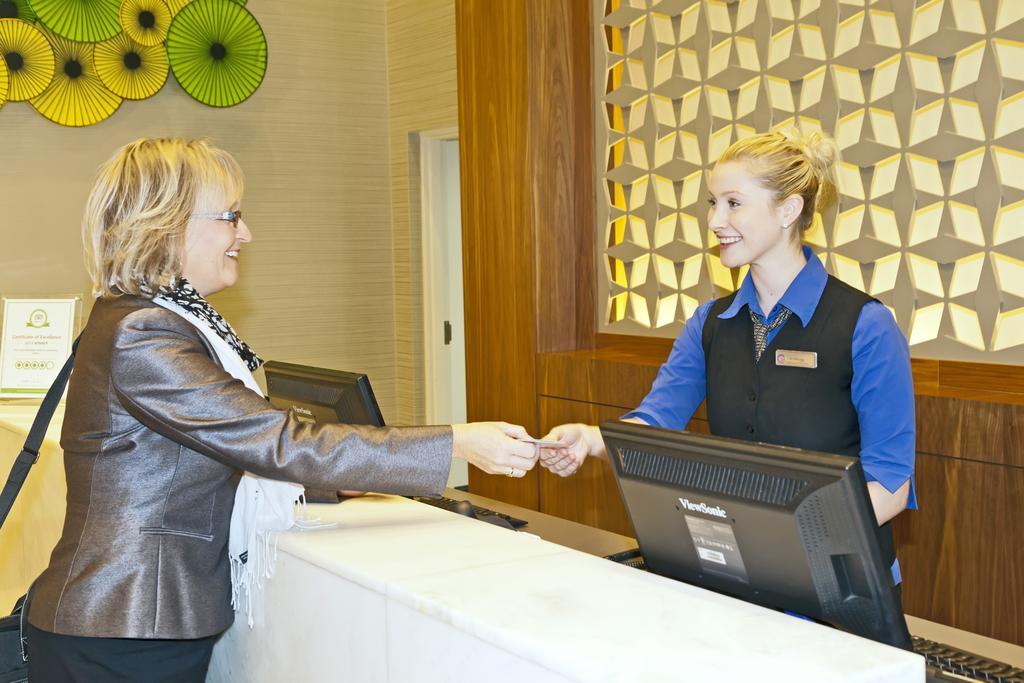 Coast Kamloops Hotel & Conference Centre Экстерьер фото